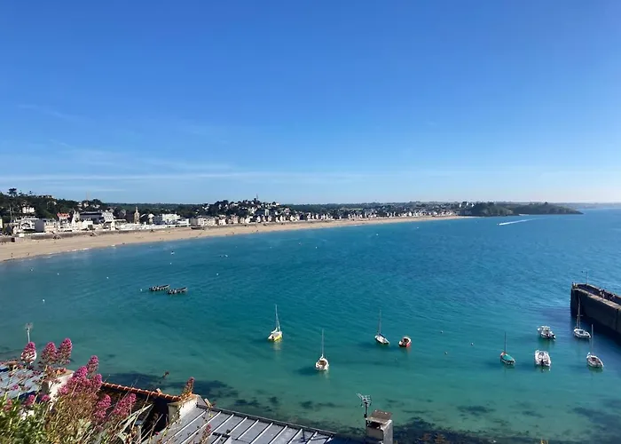 Hotel De La Mer