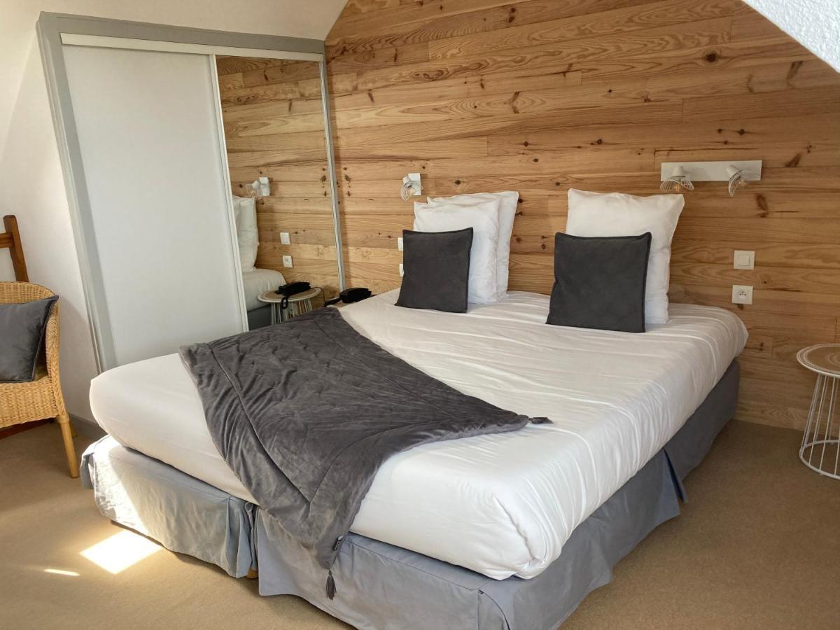 Hotel De La 3*
